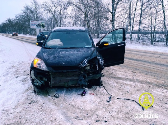 В ДТП на трассе в Ломоносовском районе пострадали беременная женщина и мужчина 
 
Авария произошла на трассе..