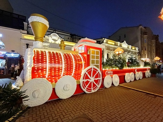 Новогодние декорации на Арбате и Новом Арбате

Фото: Алексей..