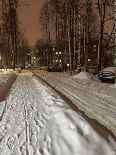 Пермяки жалуются на плохую уборку снега в городе.

"Снегопад не прекращается, а под ногами каша! Идти..