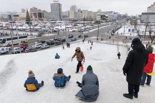 ‼️Склон Слудской горки у эспланады, где [https://vk.com/wall-69295870_1805343|из года в год дети катаются на ледянках и..