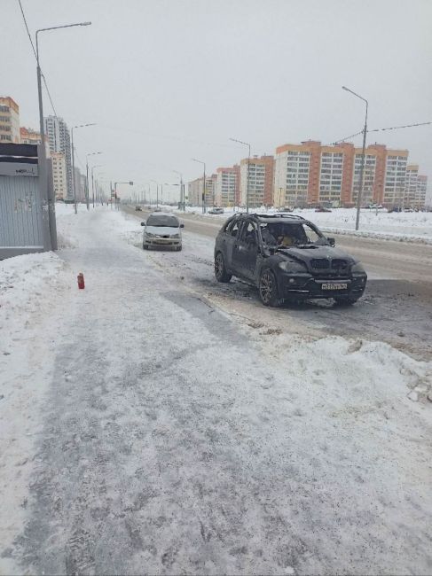 В Новосибирске на остановке сгорел BMW X5
 
На остановке «Матрёшкин двор» сгорел кроссовер BMW X5. 
 
Салон..