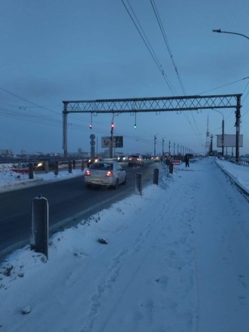 В Омске на мосту у Телецентра ввели реверсивное движение

Средняя полоса теперь будет использоваться для..