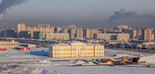 Посреди промзон Приморского района можно увидеть копию Воронцовского дворца, что был построен в XVIII веке и..