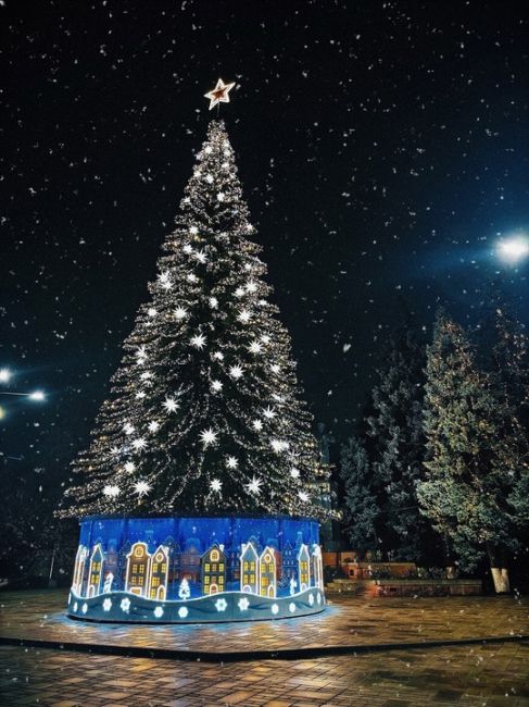 Ростов новогодний 🎉

За кадры спасибо нашему..