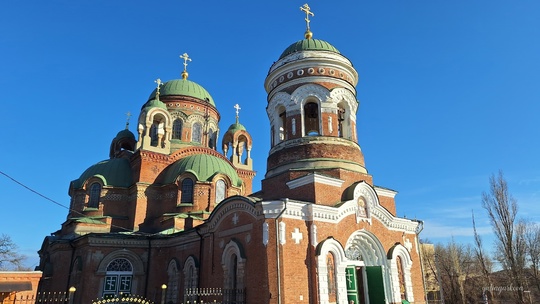 Храм Святого Благоверного Князя Александра Невского в Рождественском убранстве 🎄💫 

Фото: Юлия..