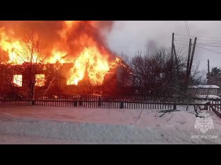 ‼️Трагедия в соседнем‼️Восемь человек погибло в Кильмези на пожаре в доме престарелых 

Деревянное 1-этажное здание, в котором..